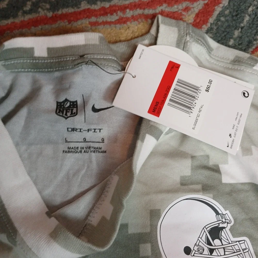 NWT Cleveland Browns NFL Nike Dri-Fit Men's Med Camo T Shirt Salute‎ to Service